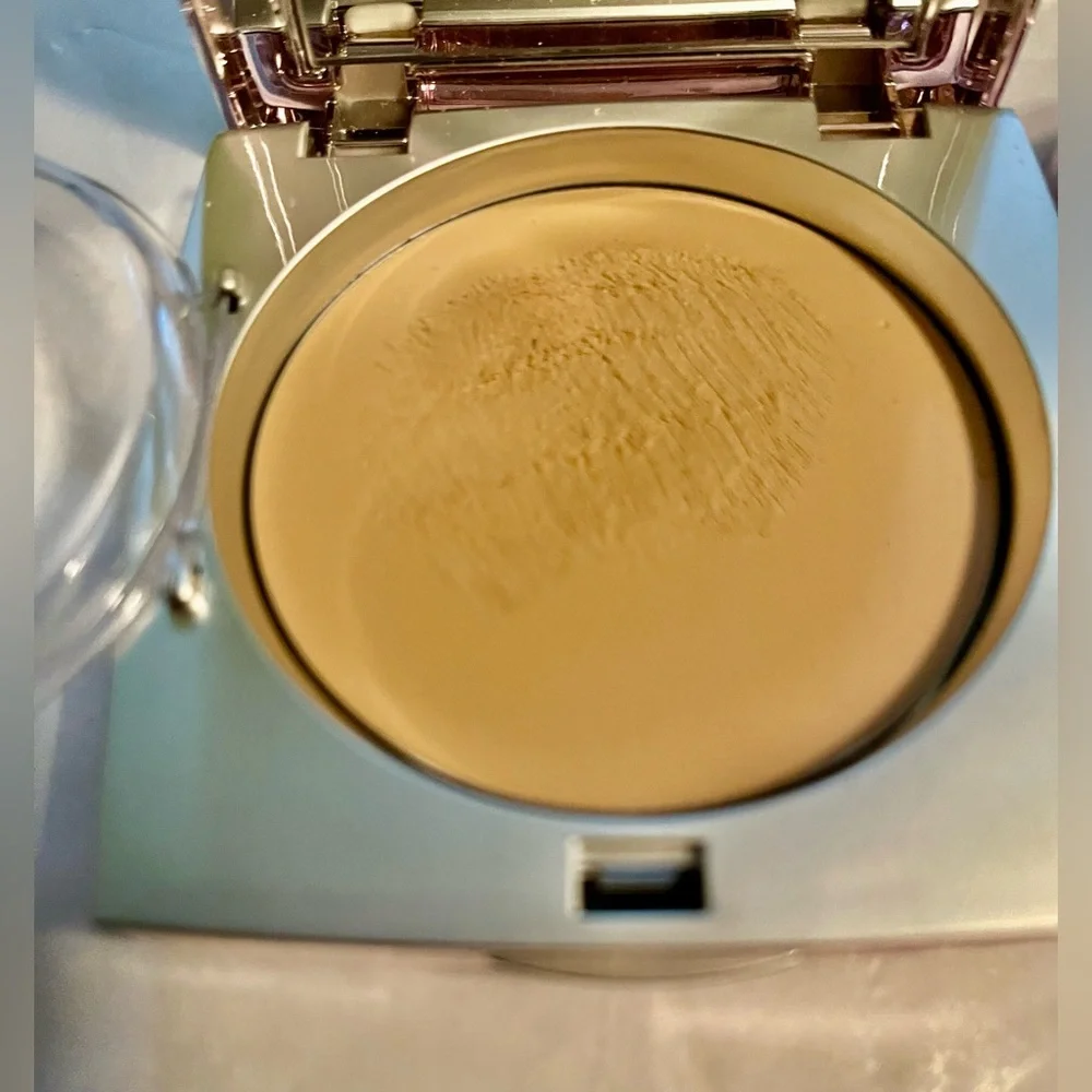 Luxury Fair Cream Compact and Lip Balm Lisa Lou Set Dalton